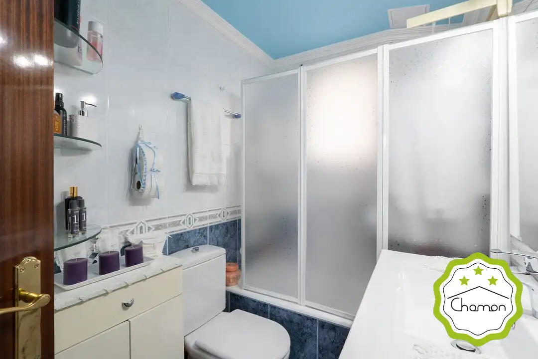 Badezimmer von Wohnung zum Verkauf in Bilbao  mit Heizung und Privatgarten