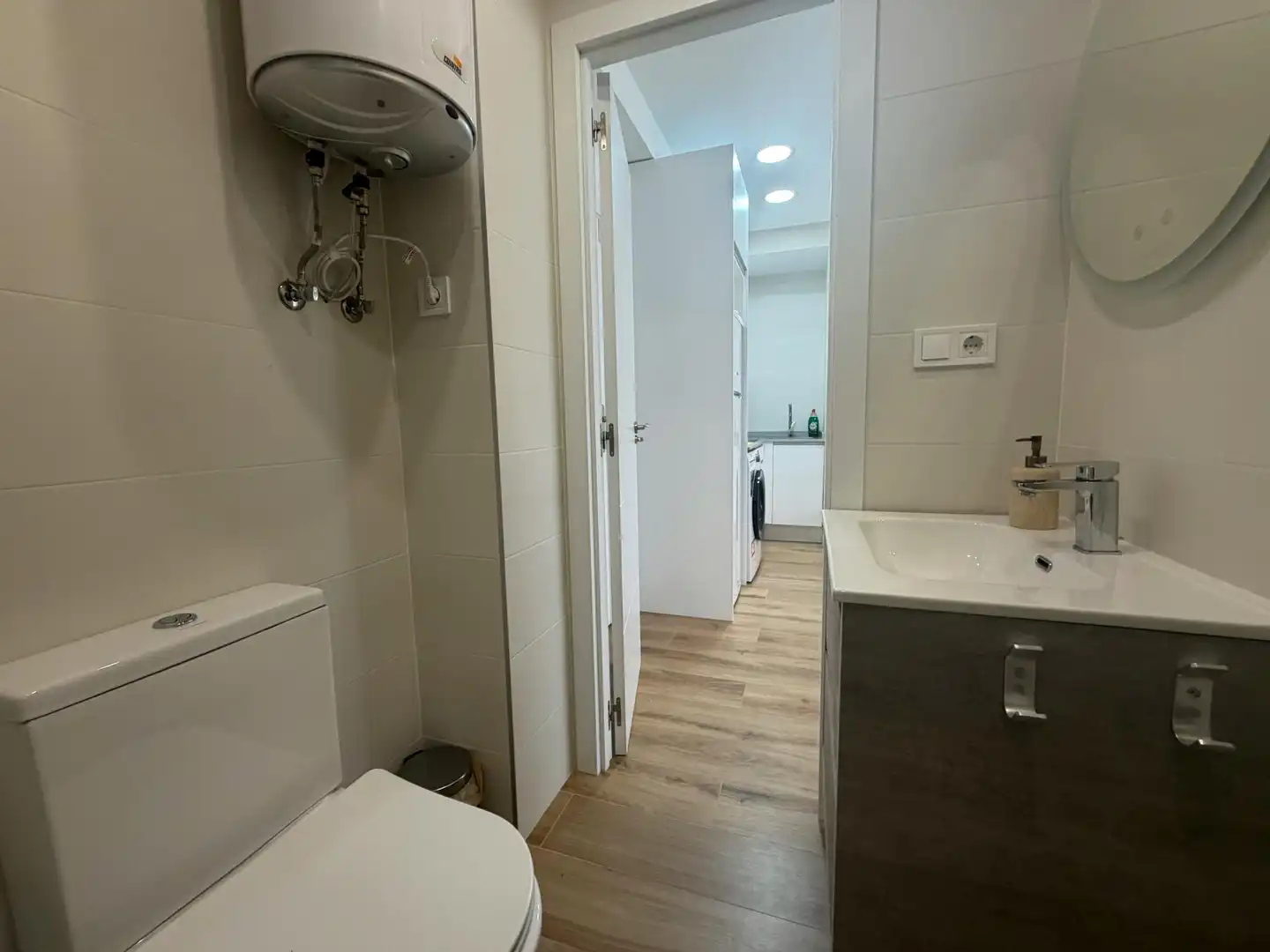 Bathroom of Flat for rent in Madrid  with Air Conditioner, Heating and Furnished