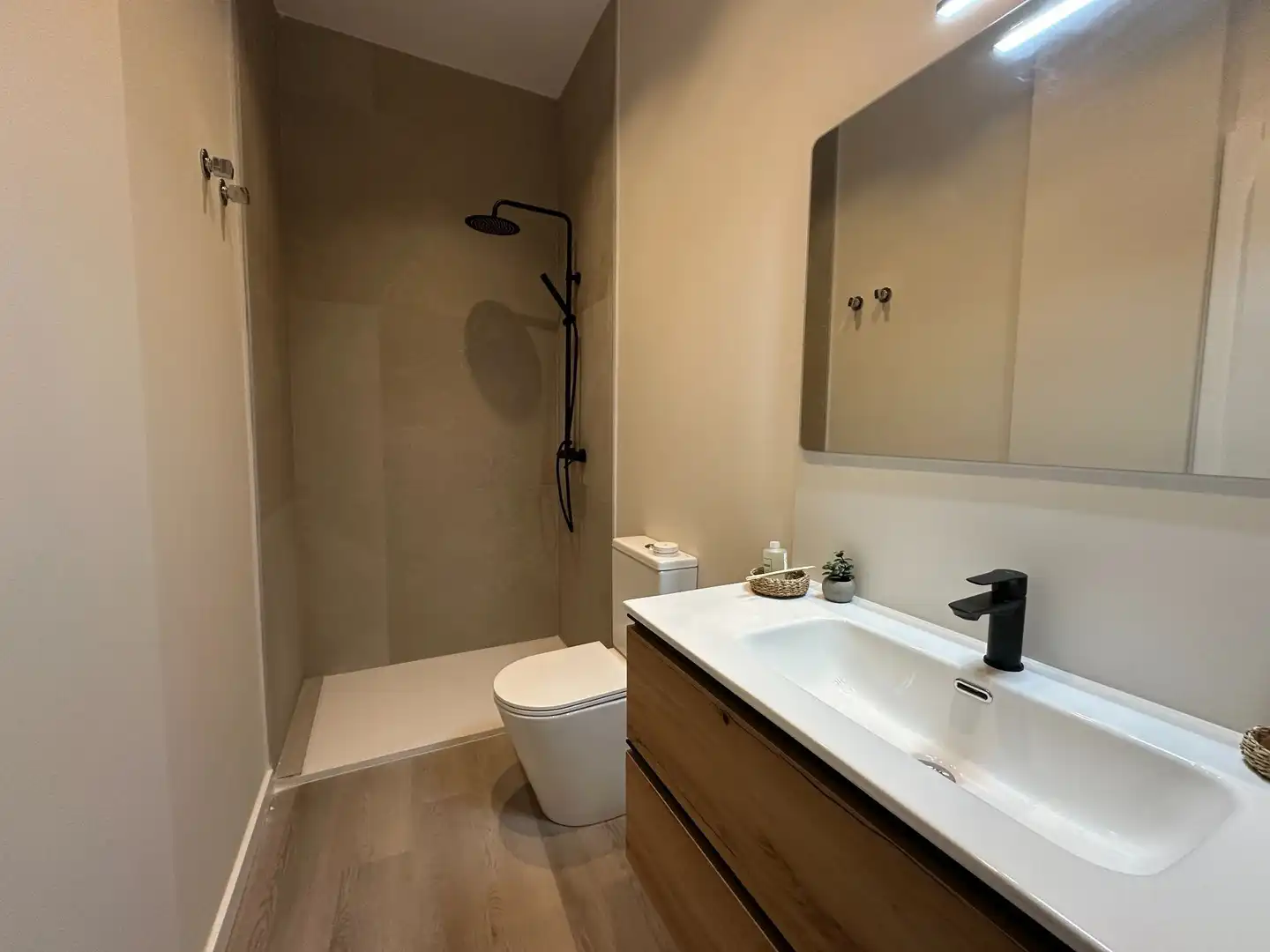 Bathroom of Flat for sale in Ontinyent  with Air Conditioner and Heating