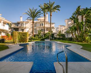 Jardí de Àtic en venda en Marbella amb Aire condicionat, Terrassa i Piscina