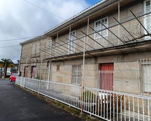 Vista exterior de Casa adosada en venda en Piñor amb Jardí privat