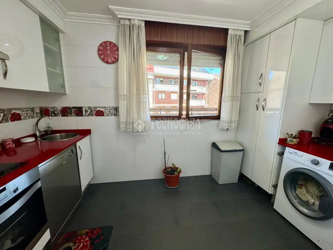 Cocina de Piso en venta en El Astillero   con Calefacción, Parquet y Terraza