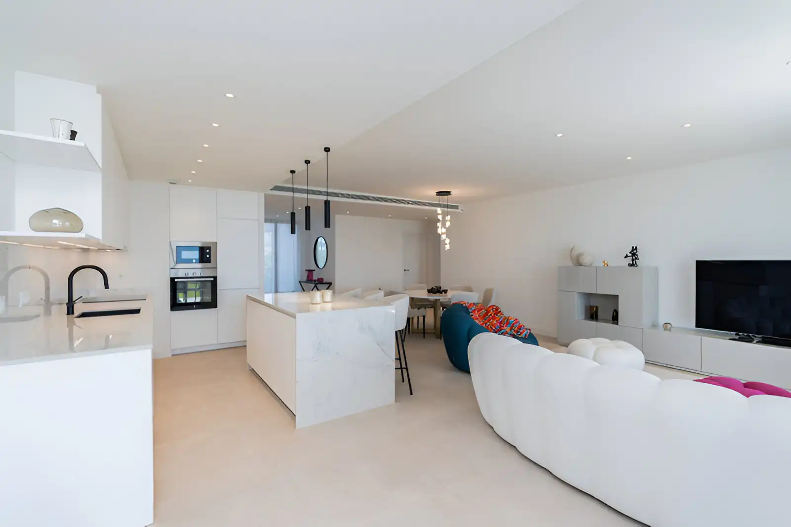 Wohnzimmer von Erdgeschoss zum Verkauf in Casares mit Klimaanlage, Privatgarten und Terrasse