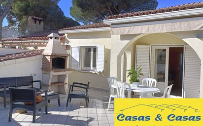 Vista exterior de Casa o xalet en venda en L'Escala amb Aire condicionat, Terrassa i Piscina