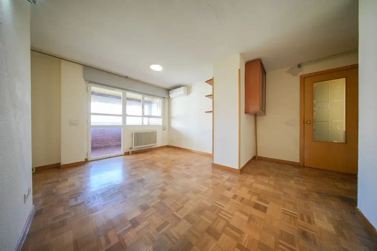 Flat with terrace for sale in Calle de Fermín Caballero, imagen 2