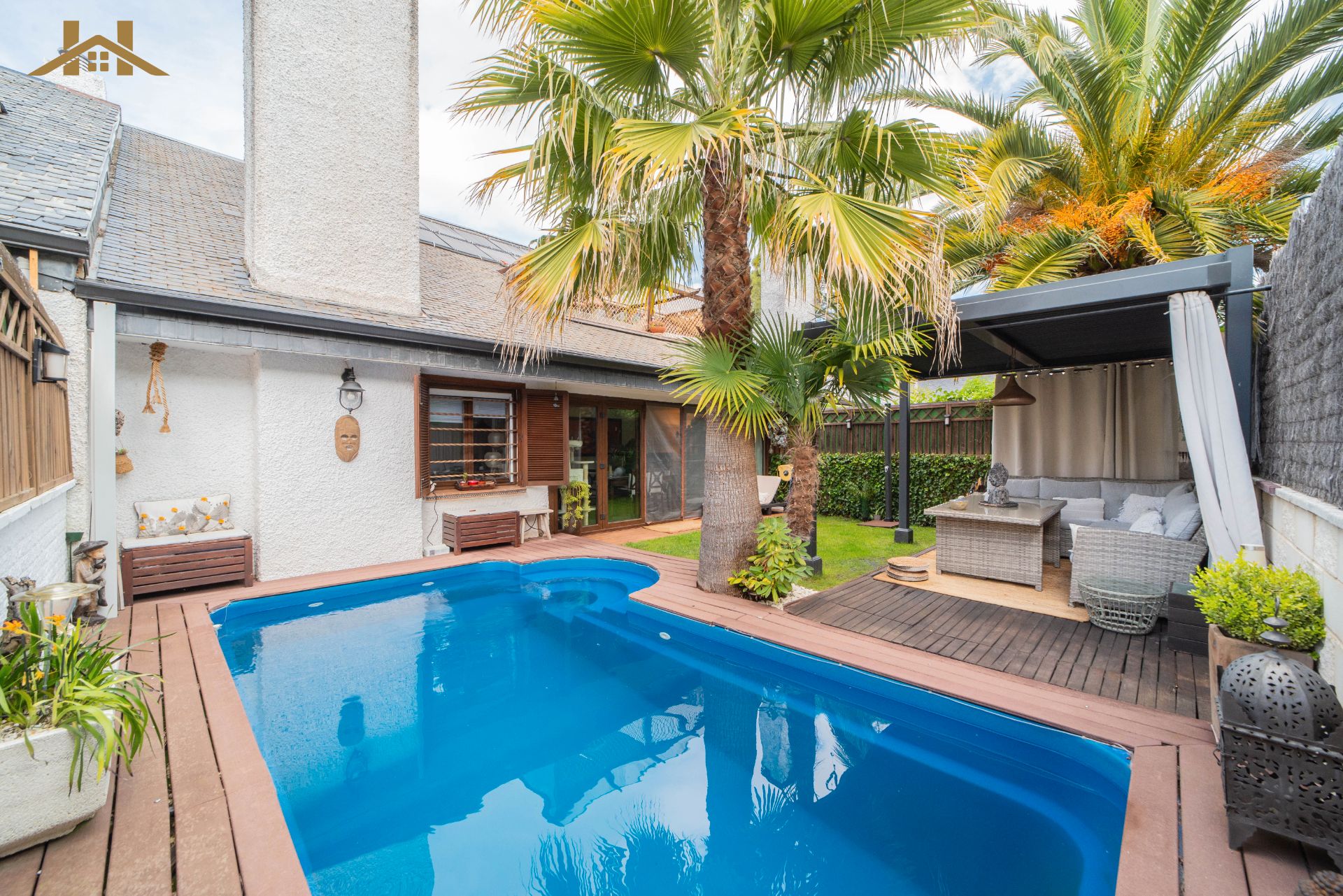 Swimming pool of Single-family semi-detached for sale in Valdemorillo  with Air Conditioner, Heating and Private garden