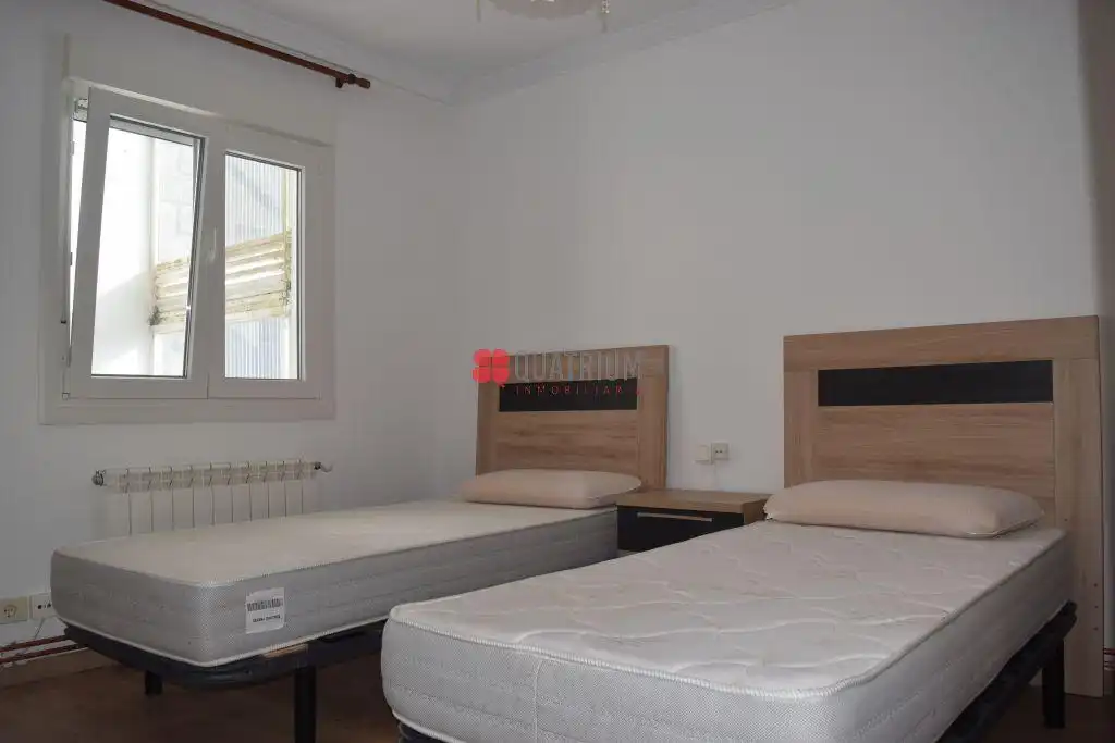 Habitación de Piso en venta en Santiago de Compostela  con Trastero