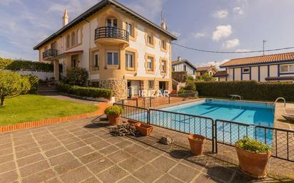 Jardí de Casa adosada en venda en Getxo  amb Terrassa, Piscina i Balcó