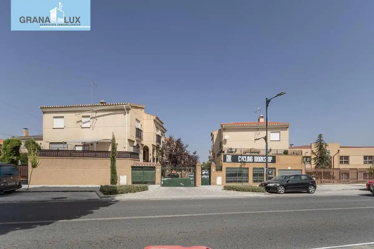 Casa aparellada amb terrassa en venda a Camino CEMENTERIO, imagen 41