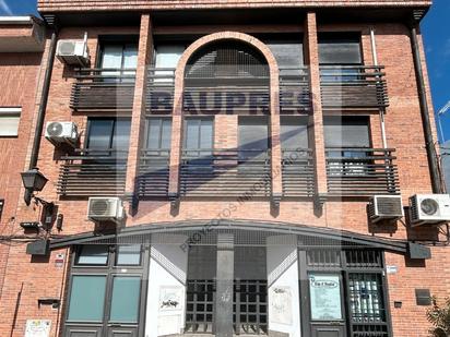 Vista exterior de Local en venda en  Madrid Capital amb Aire condicionat i Internet