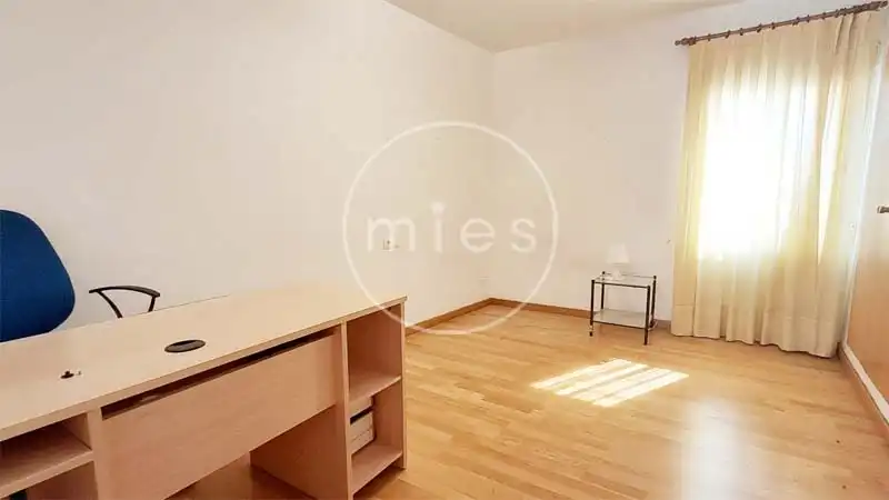 Bedroom of Flat for sale in Torrent  with Air Conditioner, Parquet flooring and Furnished