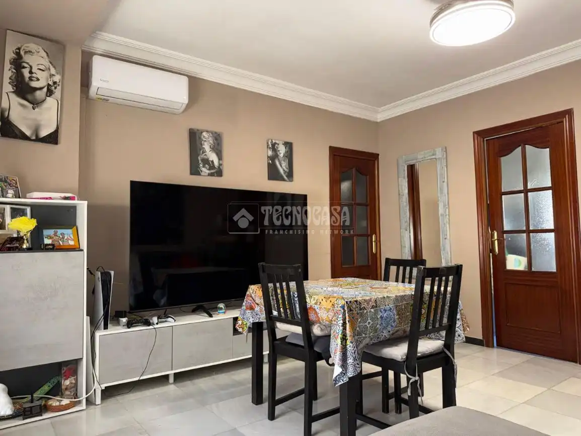 Dining room of Flat for sale in Sevilla