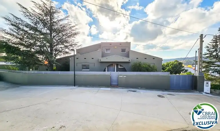 Vista exterior de Casa o xalet en venda en La Jonquera amb Aire condicionat, Calefacció i Jardí privat