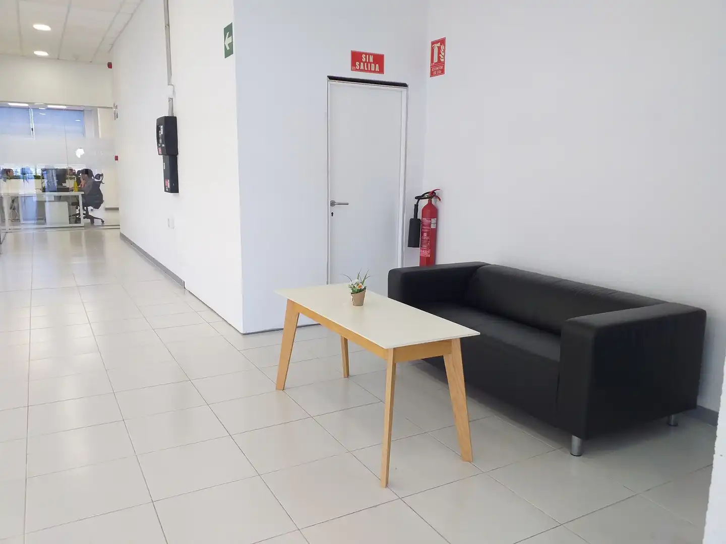 Office for rent in Acorán