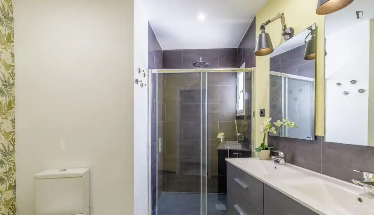 Badezimmer von Wohnungen zur Miete in Málaga mit Klimaanlage, Heizung und Möbliert