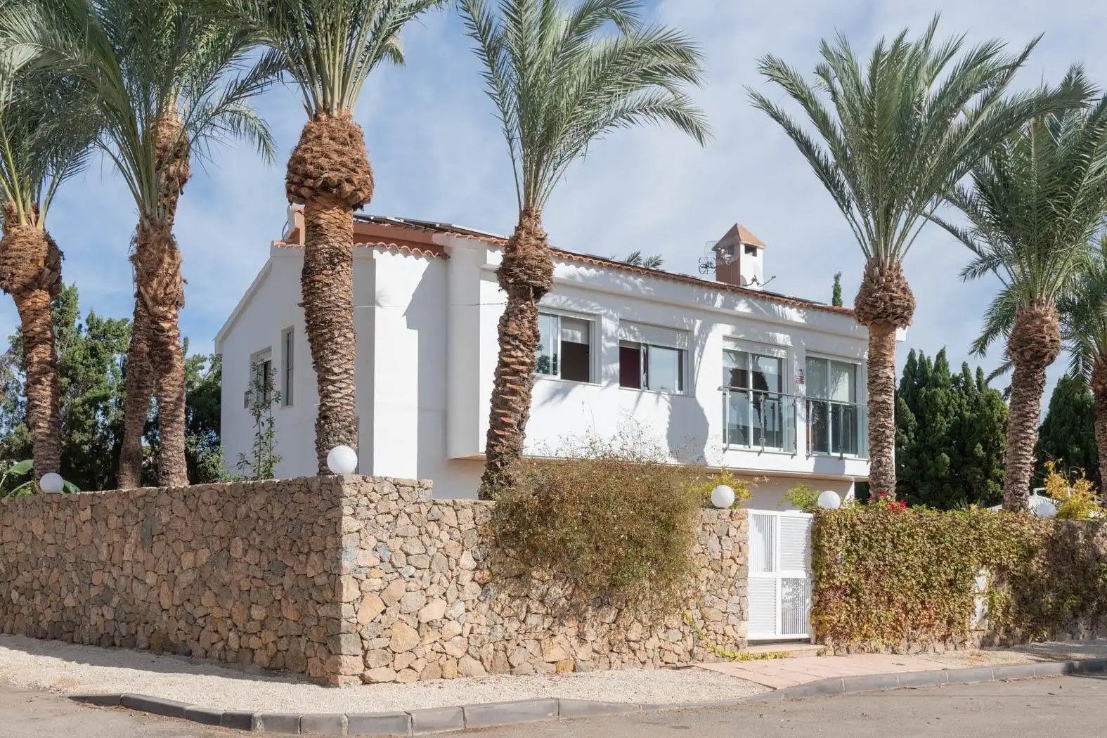 Vista exterior de Casa o xalet en venda en Águilas amb Aire condicionat, Calefacció i Jardí privat