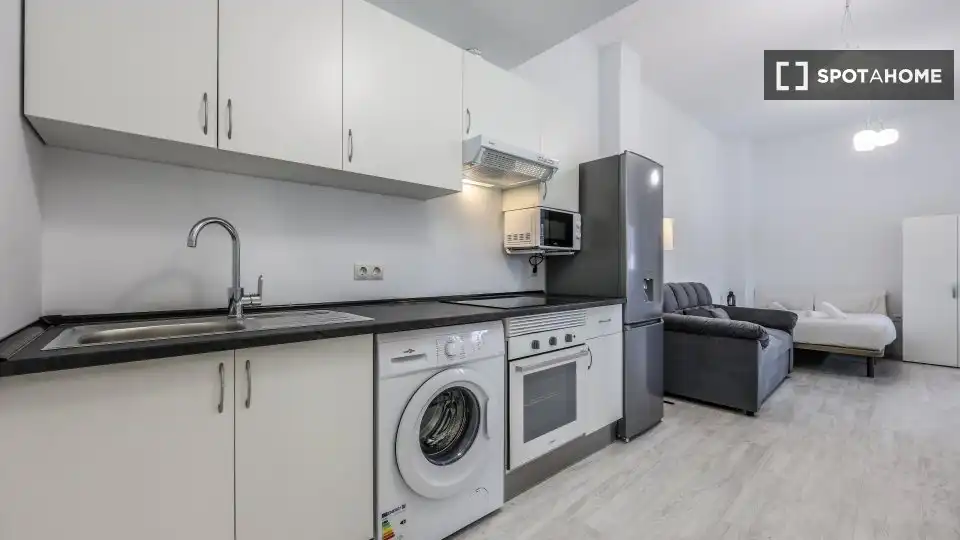 Kitchen of Flat for rent in Madrid  with Air Conditioner, Heating and Furnished