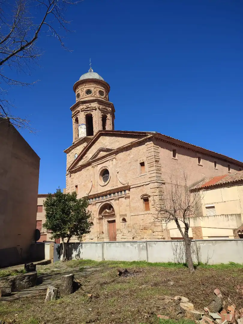 Vista exterior de Casa adosada en venda en Ulldemolins amb Calefacció, Jardí privat i Parquet
