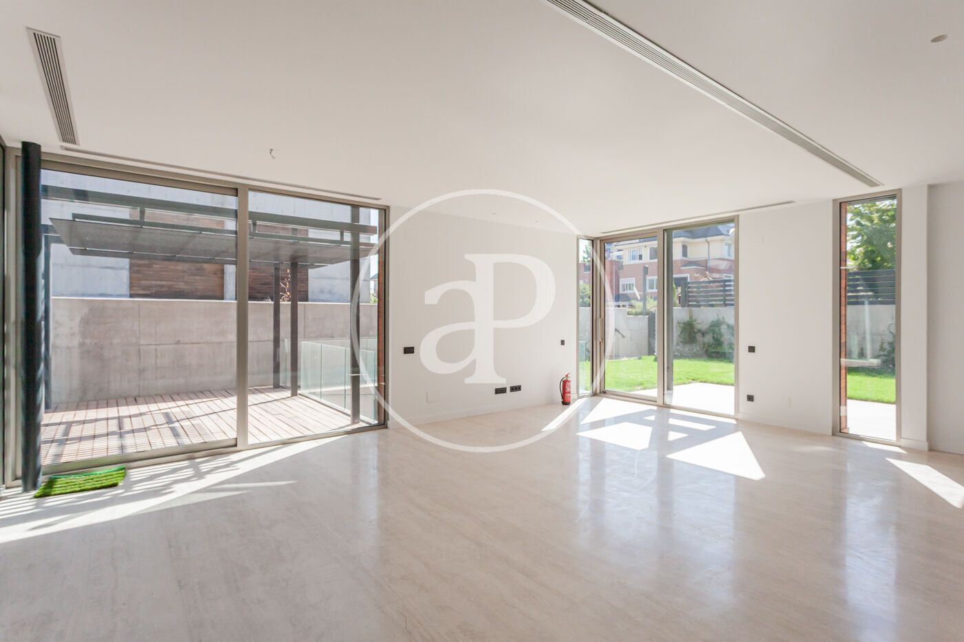 Sala de estar de Casa adosada en venta en  Madrid Capital con Calefacción, Jardín privado y Terraza