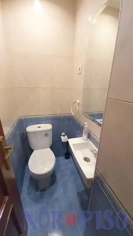 Badezimmer von Wohnung zum Verkauf in Bilbao  mit Heizung und Balkon