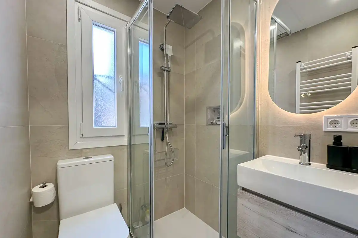 Baño de Ático de alquiler en Madrid con Aire acondicionado, Calefacción y Terraza