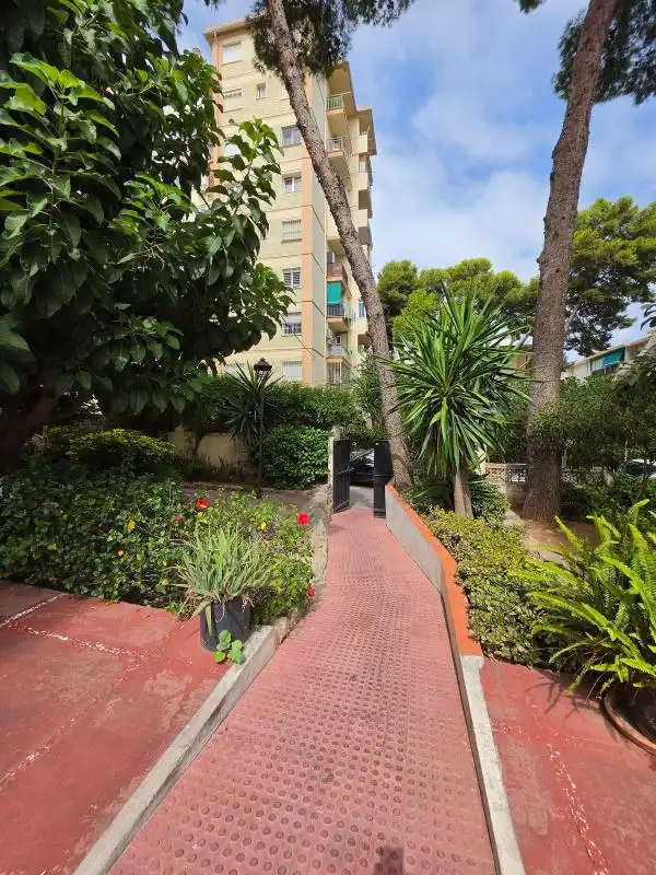 Vista exterior de Planta baja en venta en Torremolinos con Aire acondicionado, Calefacción y Jardín privado