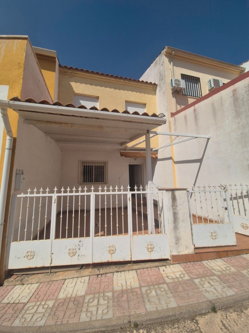 Vista exterior de Casa adosada en venda en Brazatortas amb Calefacció, Terrassa i Forn