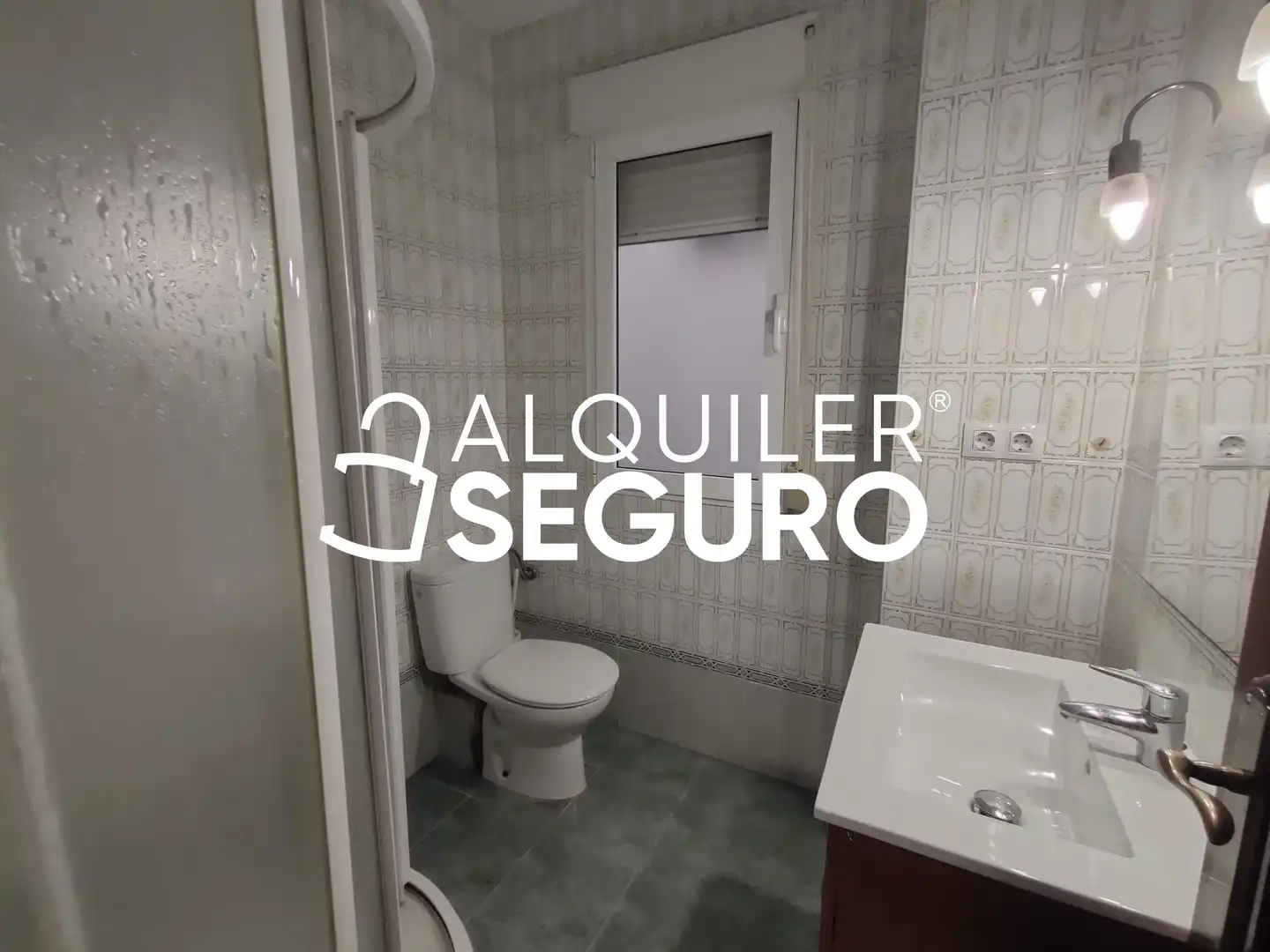 Badezimmer von Wohnung zur Miete in Valencia mit Klimaanlage
