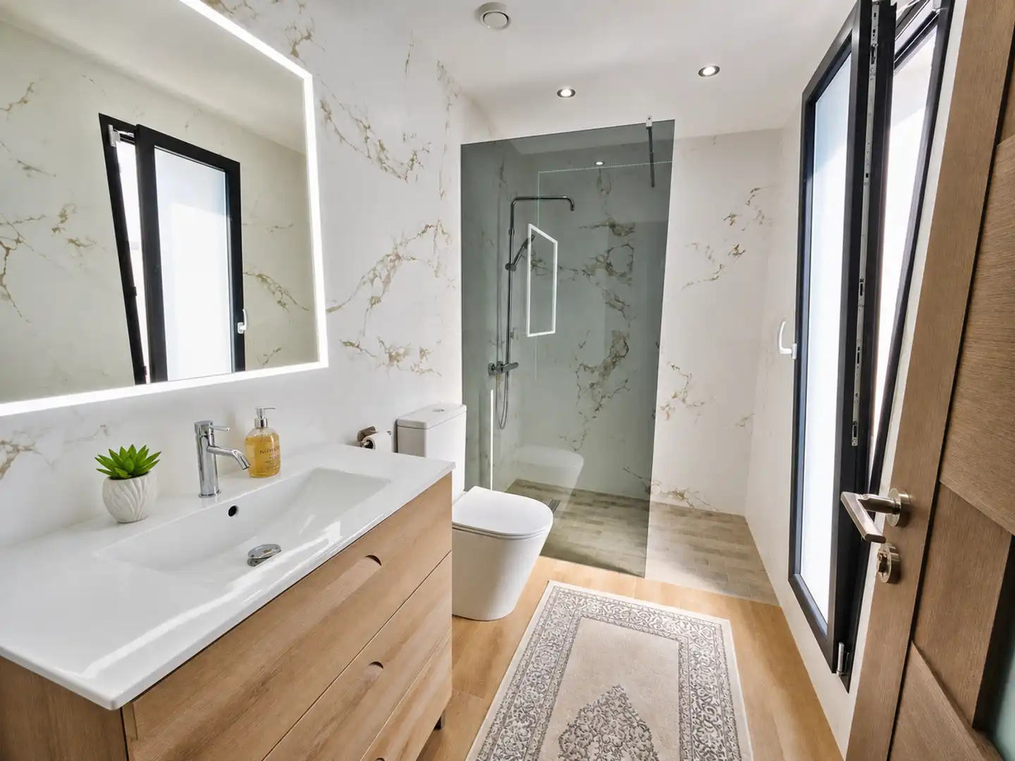 Bany de Casa o xalet en venda en Estepona amb Aire condicionat, Jardí privat i Terrassa