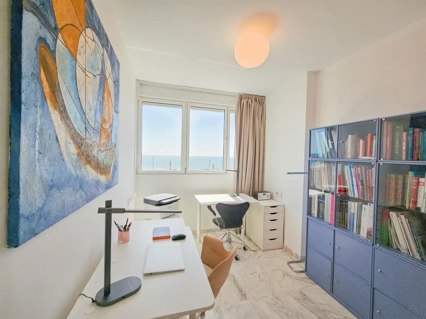 Schlafzimmer von Wohnung zum Verkauf in Barcelona mit Klimaanlage, Heizung und Balkon