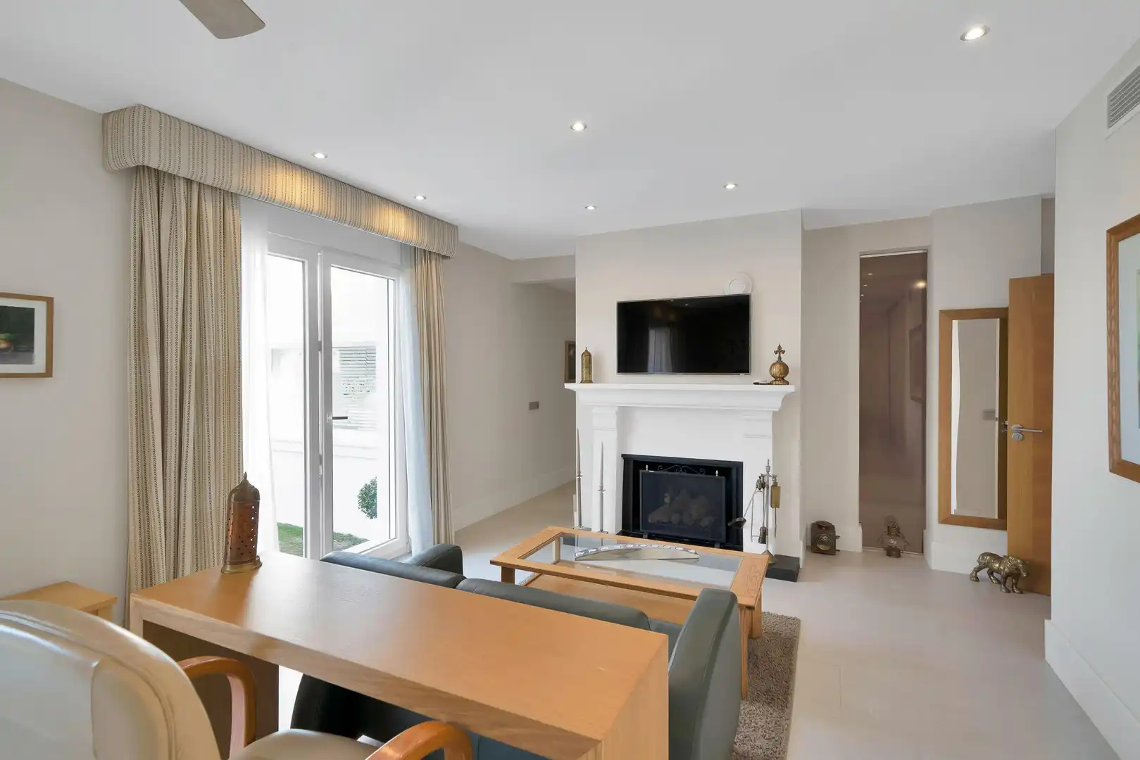 Sala de estar de Casa o chalet en venta en Marbella con Calefacción, Jardín privado y Terraza