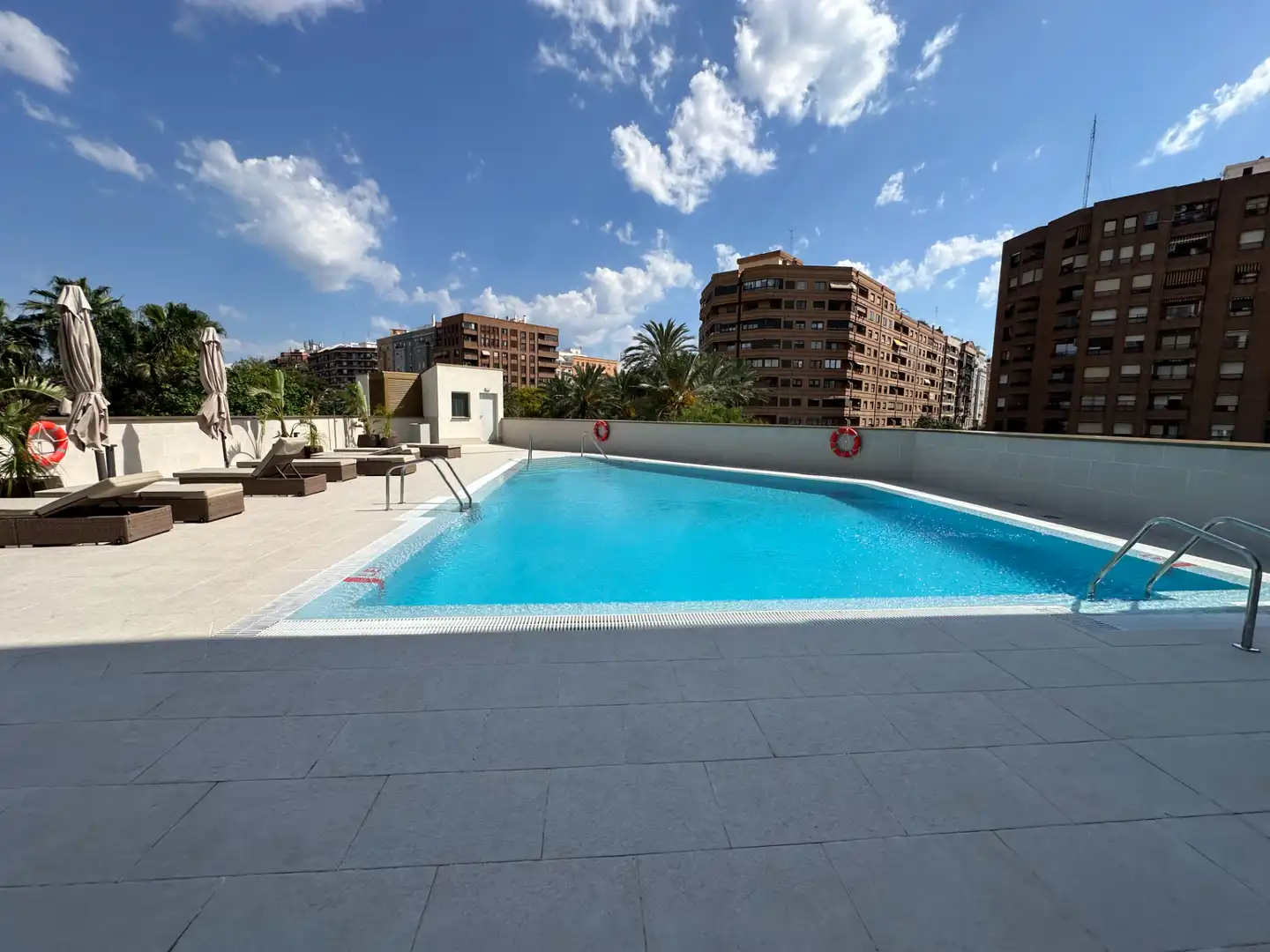 Piscina de Piso de alquiler en Valencia con Aire acondicionado, Calefacción y Jardín privado