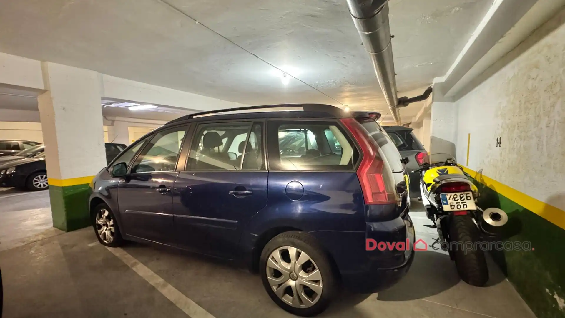 Parking de Piso en venta en Vigo  con Calefacción, Terraza y Balcón