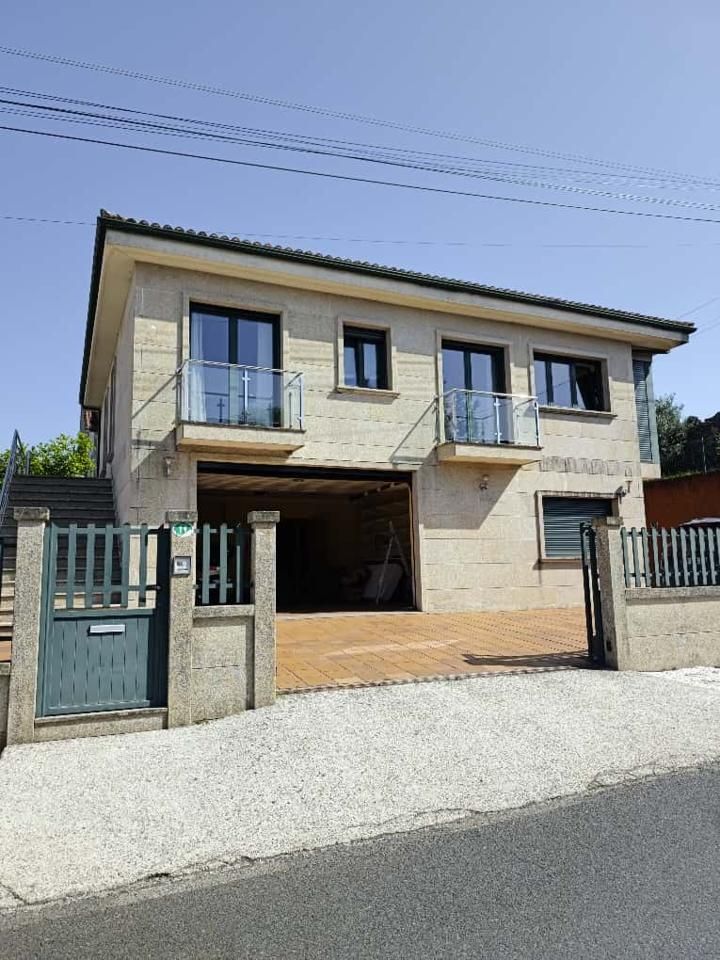 Vista exterior de Casa o xalet en venda en Ames amb Calefacció, Jardí privat i Terrassa