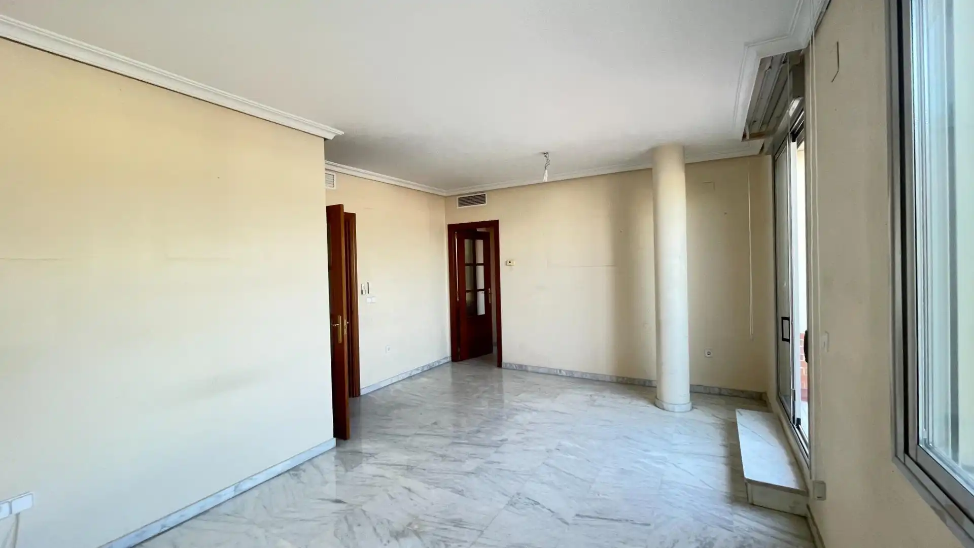 Wohnung zum Verkauf in Córdoba mit Klimaanlage und Terrasse