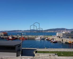 Vista exterior de Pis de lloguer en Vigo  amb Terrassa i Balcó