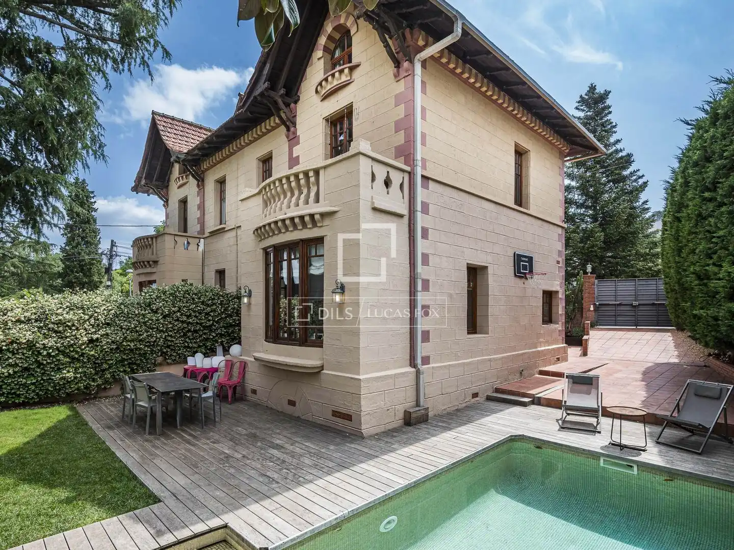 Vista exterior de Casa o xalet en venda en Sant Cugat del Vallès amb Aire condicionat, Calefacció i Piscina