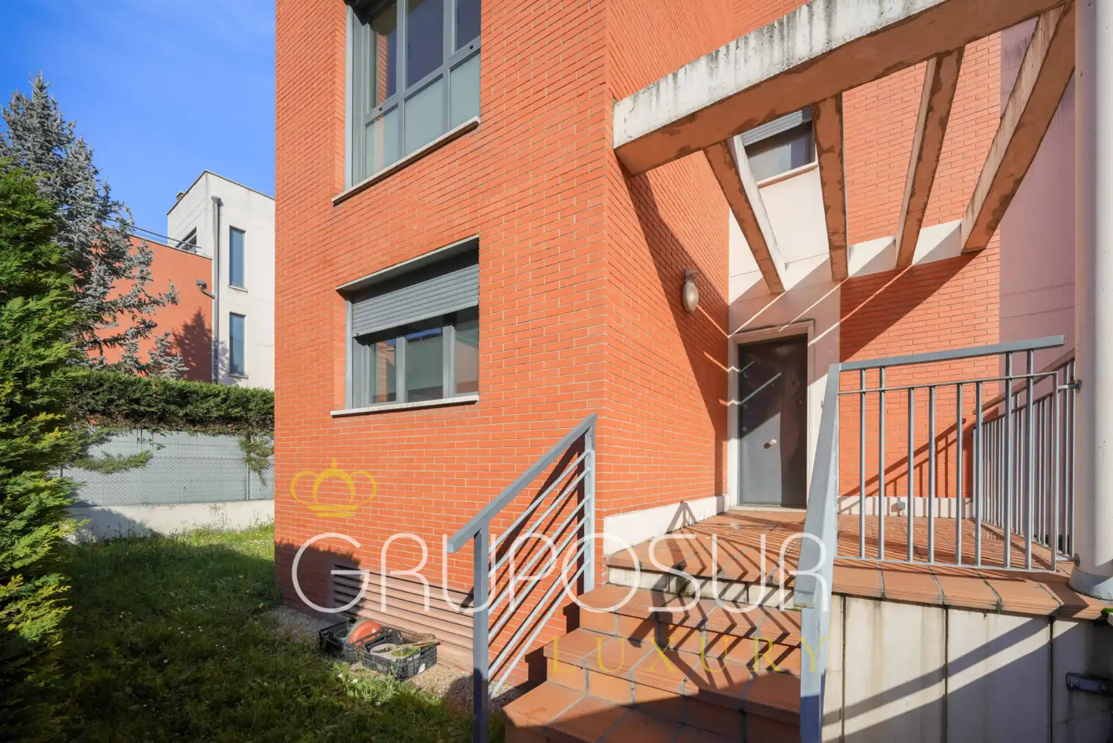 Vista exterior de Casa adosada en venda en Valladolid amb Calefacció, Jardí privat i Parquet