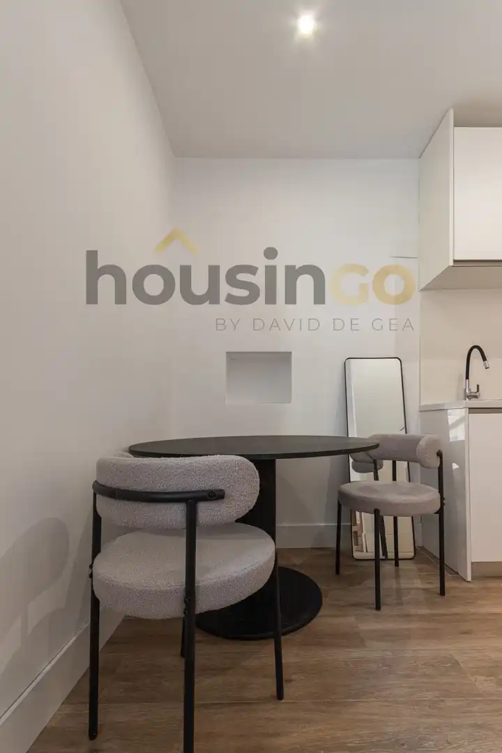 Study for rent in Juan Álvarez Mendizábal, Argüelles