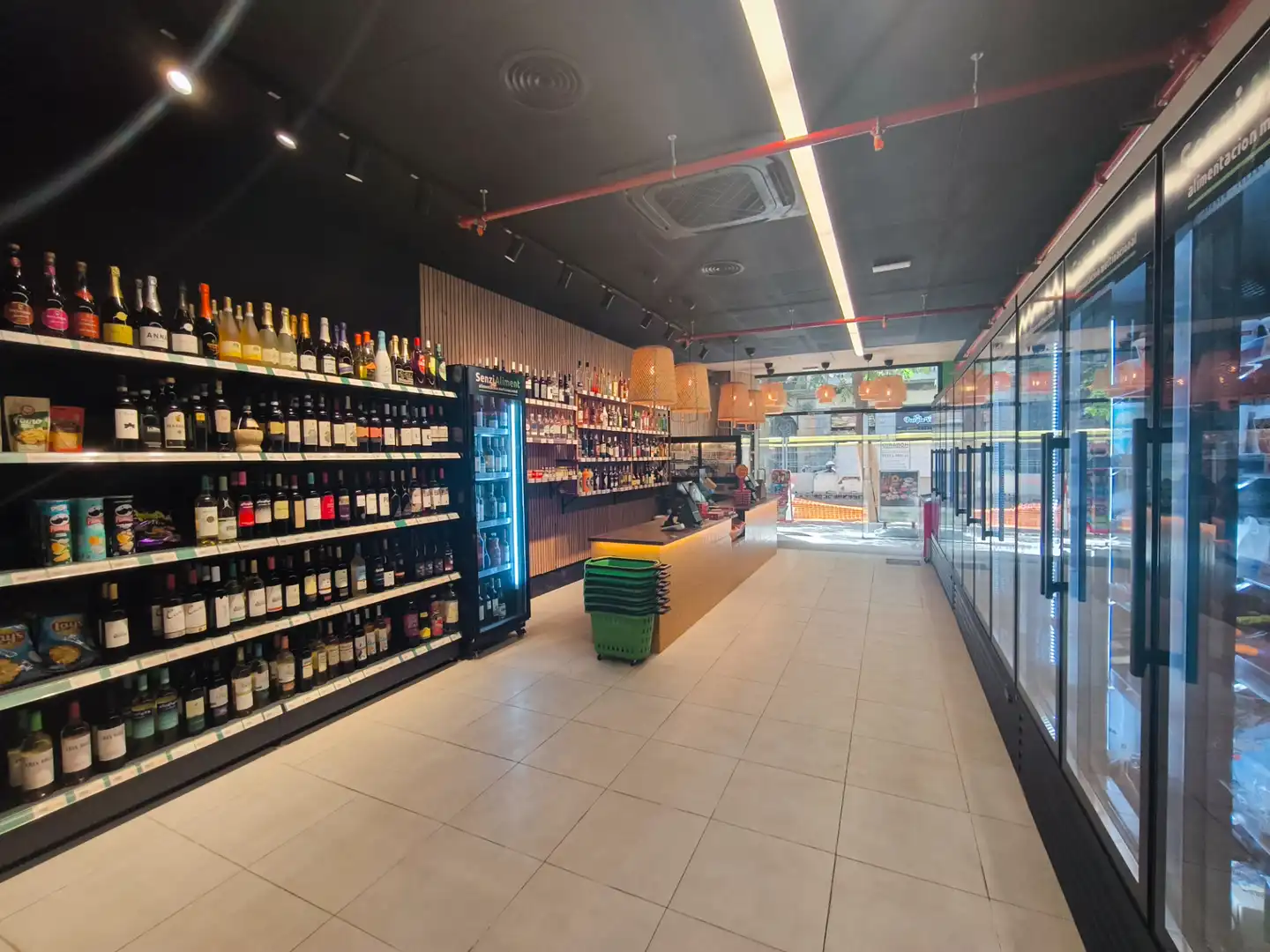 Local en traspas en Barcelona amb Aire condicionat i Moblat