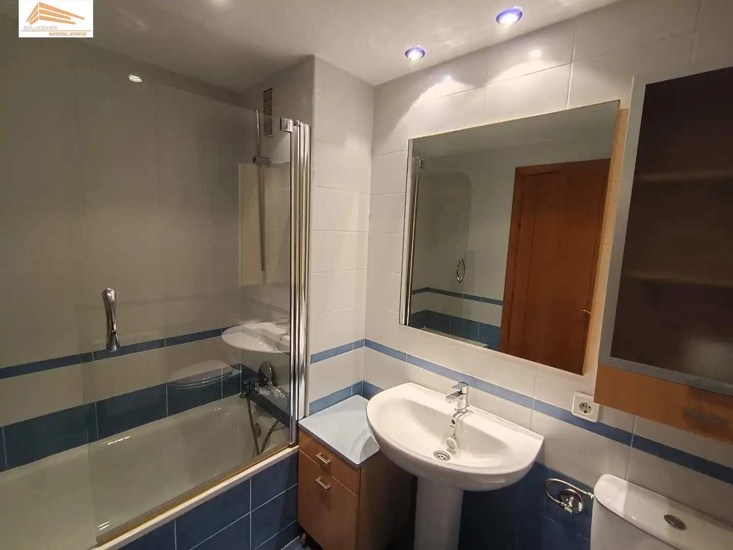 Badezimmer von Wohnung zum Verkauf in Valladolid mit Heizung, Privatgarten und Abstellraum