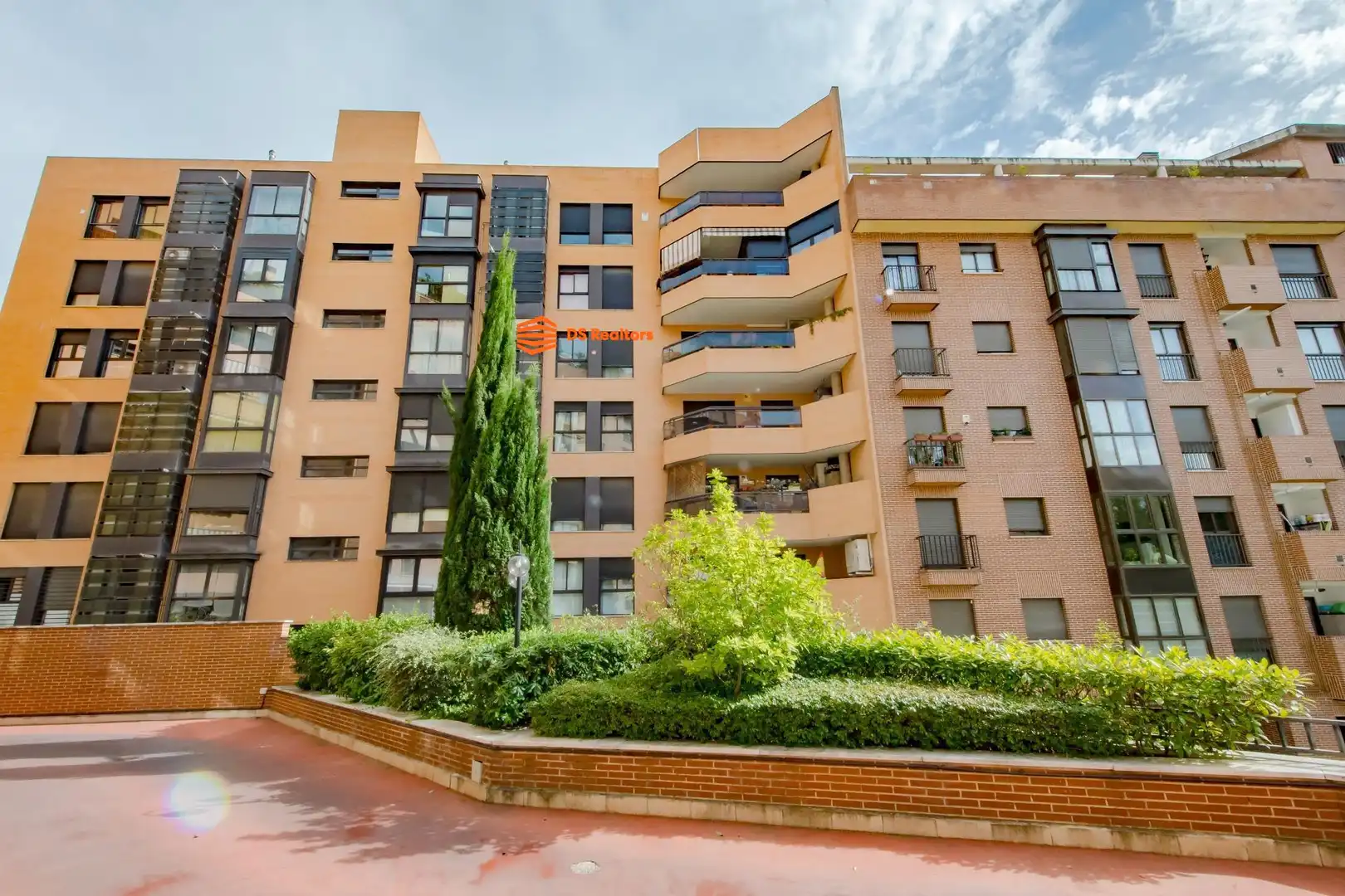 Vista exterior de Ático en venta en Madrid con Calefacción, Amueblado y Piscina comunitaria
