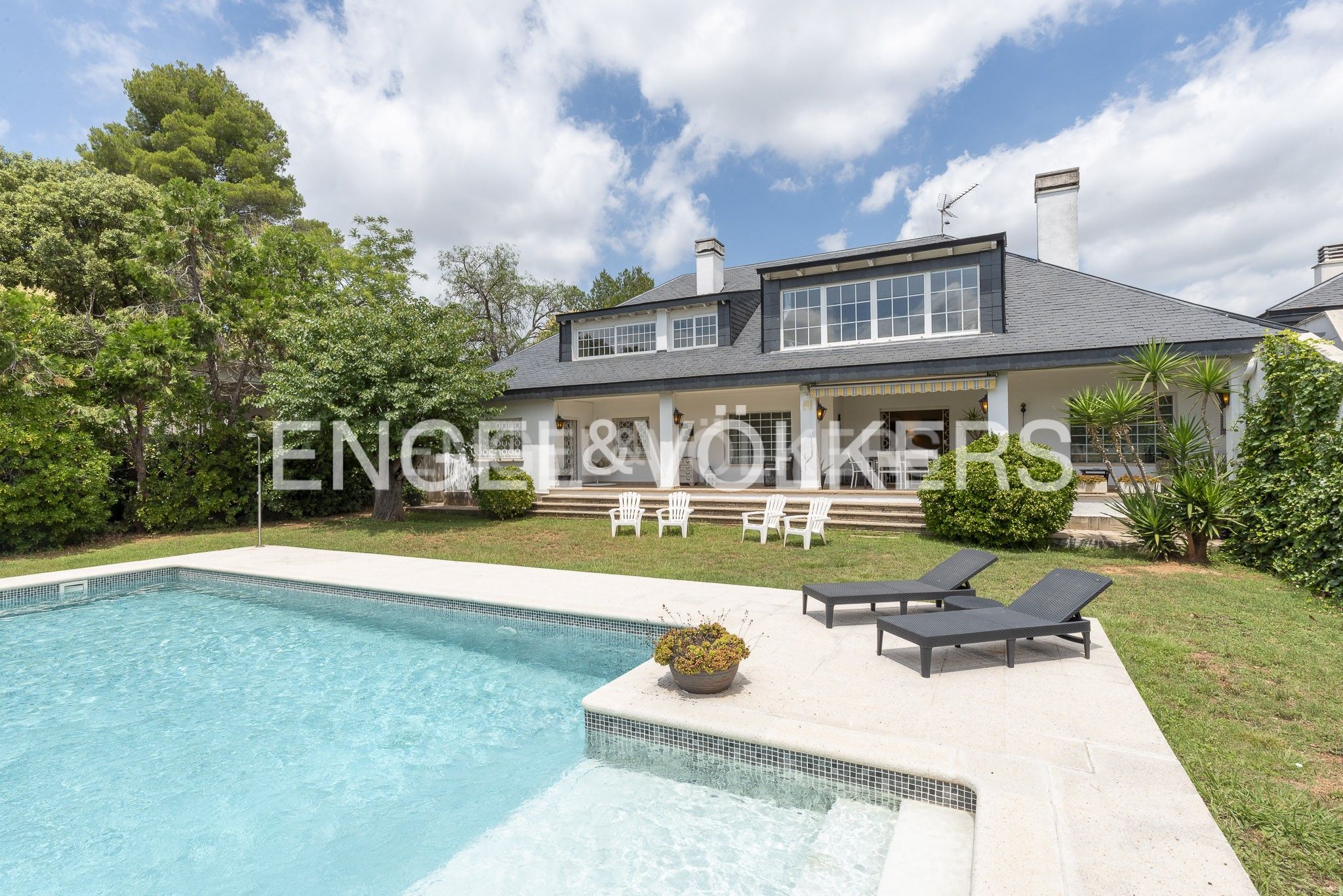 Exterior view of Houses for sale in Sant Cugat del Vallès  with Air Conditioner, Heating and Private garden