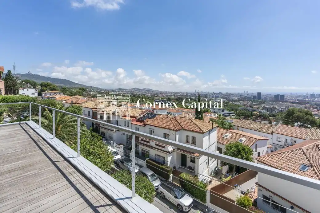 Vista exterior de Casa o xalet en venda en Barcelona amb Aire condicionat, Calefacció i Jardí privat