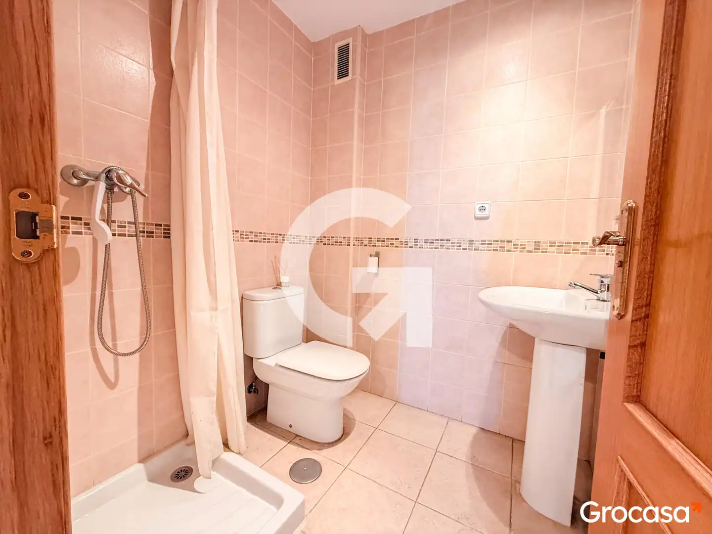 Baño de Piso en venta en Vélez-Málaga con Terraza, Trastero y Balcón