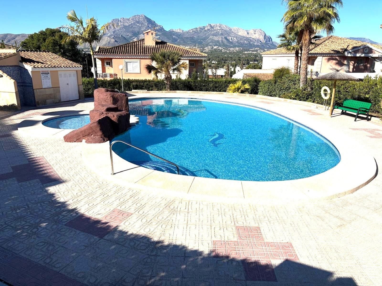 Swimming pool of House or chalet for sale in Benidorm  with Air Conditioner, Private garden and Terrace