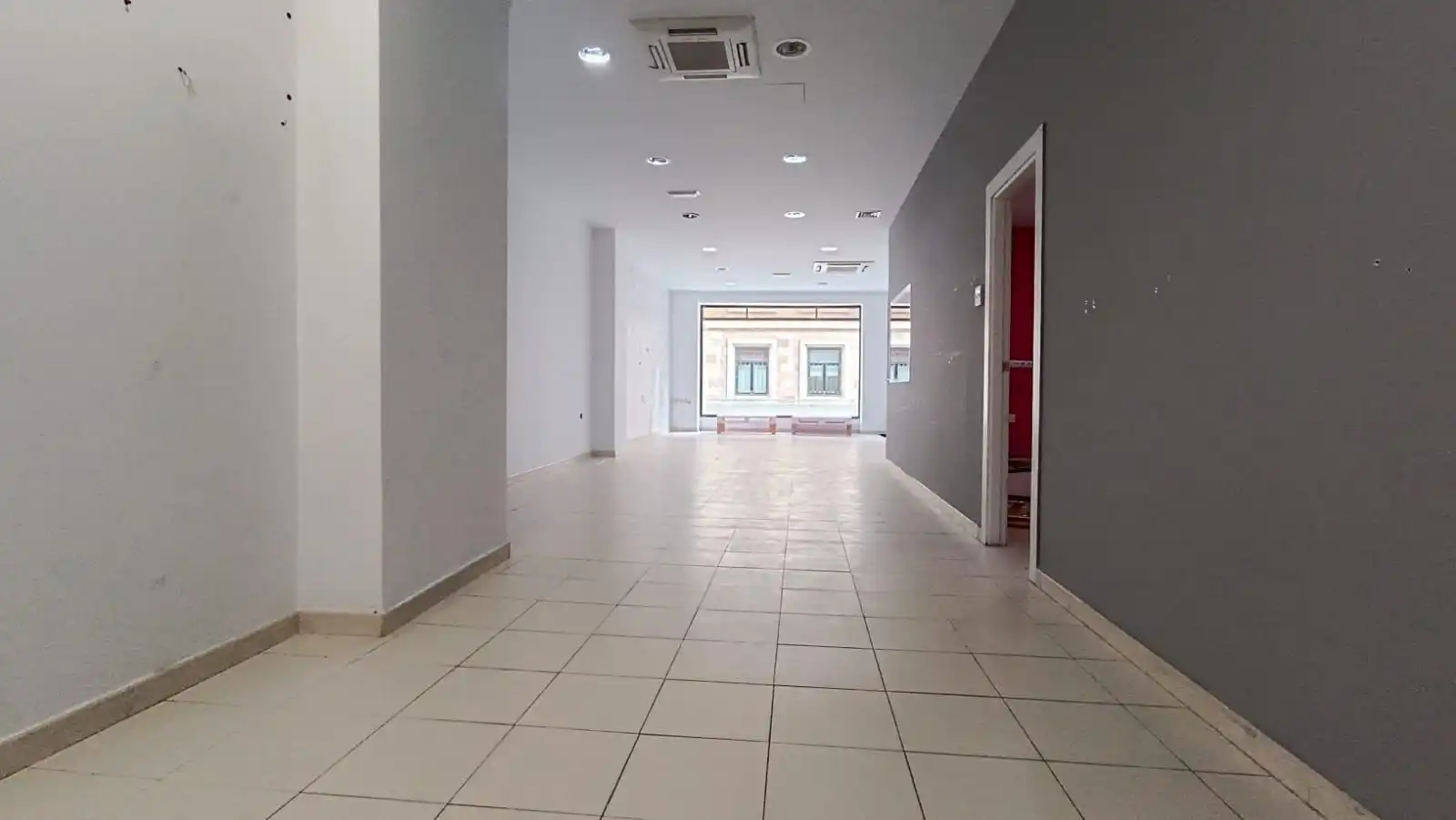 Local comercial en venda a Casco Antiguo, imagen 2