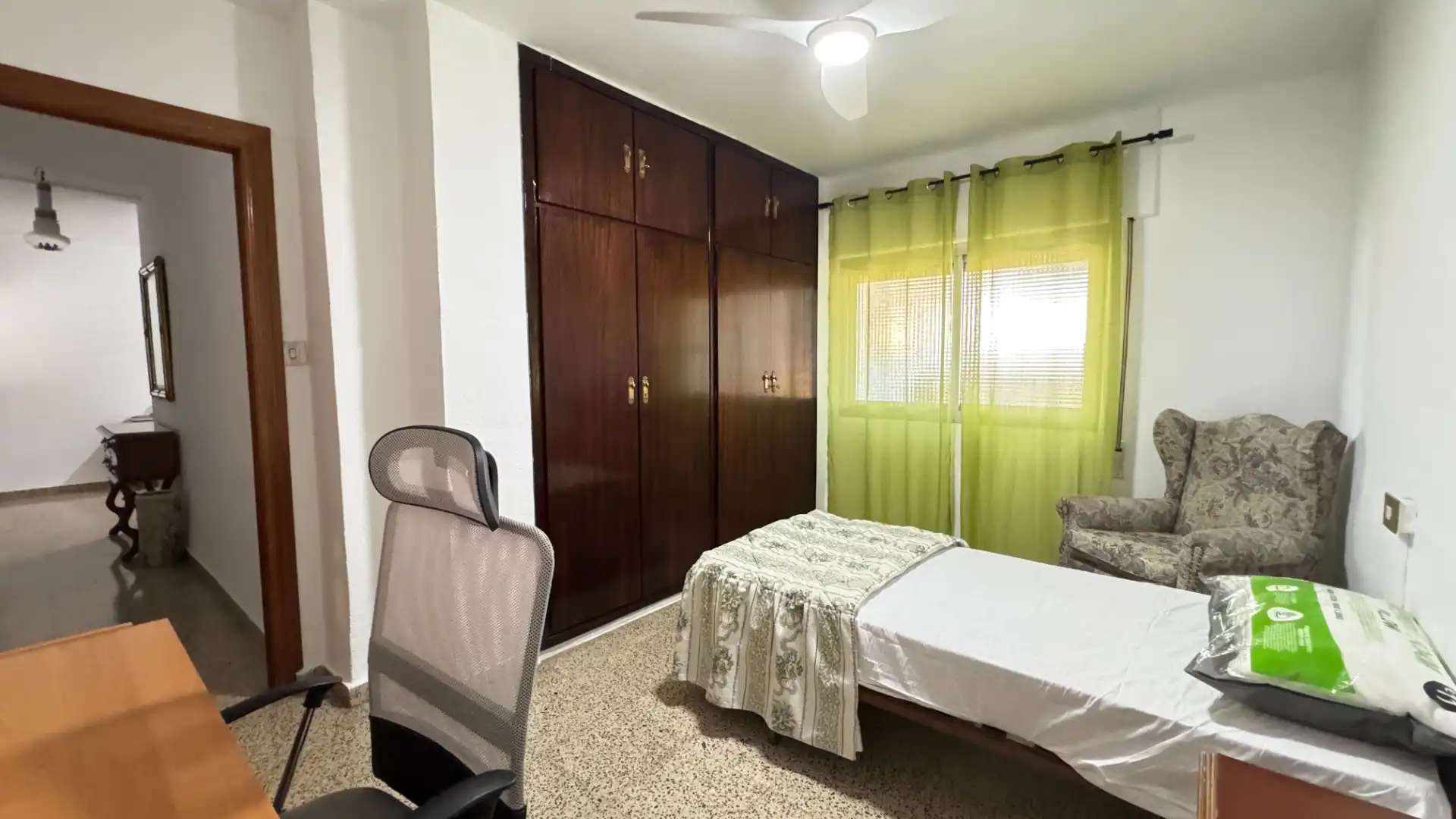 Bedroom of Flat for rent in Granada  with Air Conditioner, Terrace and Microwave