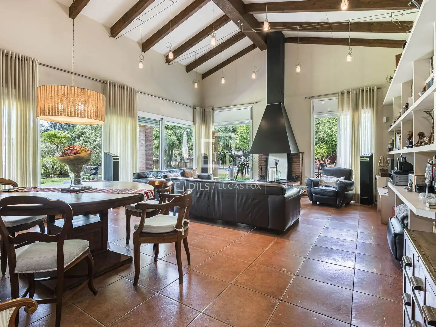 Sala d'estar de Casa o xalet en venda en Sant Cugat del Vallès amb Aire condicionat, Calefacció i Jardí privat