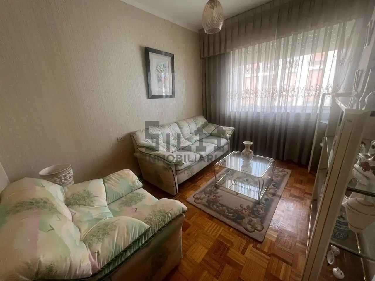 Living room of Flat for sale in O Carballiño    with Heating, Parquet flooring and Furnished